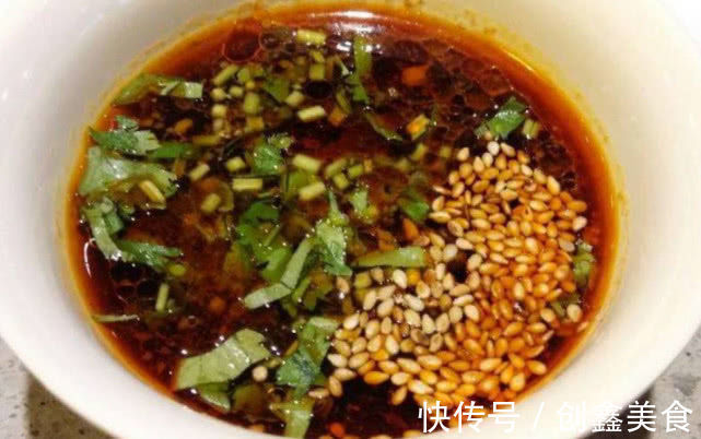 一道超简单的万能“蘸料”，无论是凉拌菜还是饺子，蘸着都好吃！