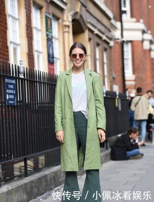 穿搭|今冬火了一种穿法,叫“厚外套+喇叭裤”,精致优雅又保暖,爱了