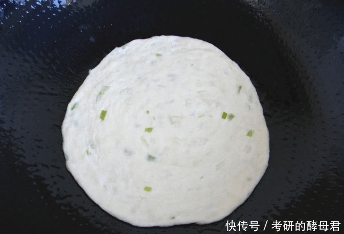 面用|烙饼又干又硬是和面用错了水,牢记3点,饼柔软筋道,放凉不硬