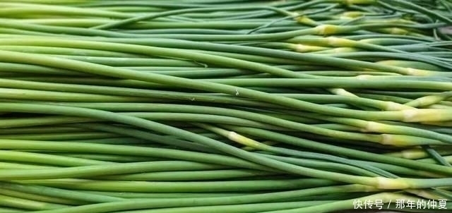 有人|炒蒜苔,有人焯水有人直接炒,不对,教你蒜苔又脆又入味的做法