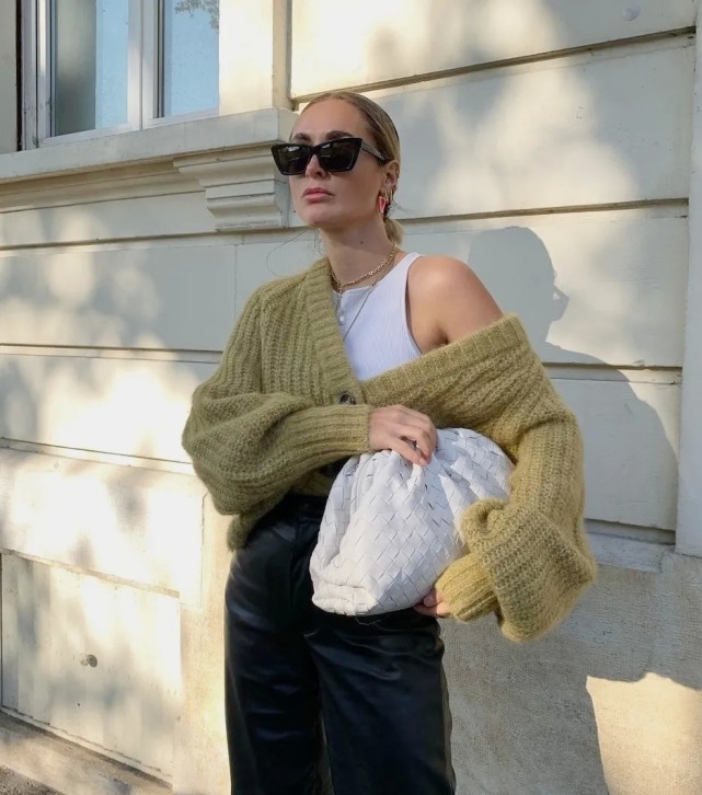 针织开衫过时？这三款简直不要太时髦