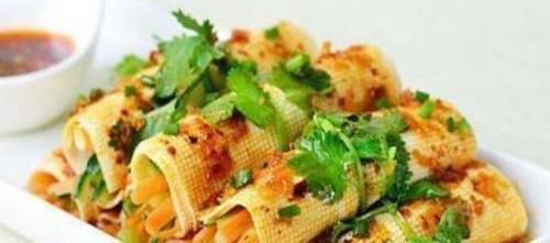 美食推荐：红油拌腐皮菜卷，家常回锅肉，凉拌三丝，西芹炝鱿鱼的做法