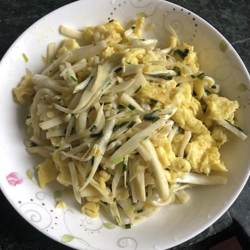 最“补钙”的不是牛奶,而是它,每天炒一盘,补钙质,孩子长个头