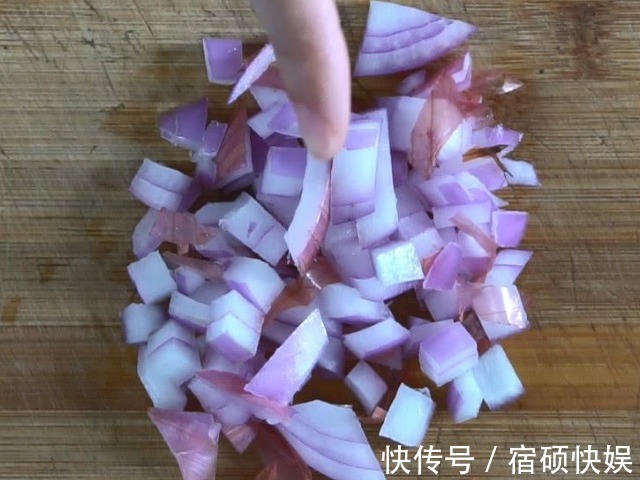 小洋葱,大用途!睡觉在床头放一个洋葱,太厉害了,受用一生