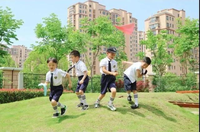 创意|恰同学少年！沪16区幼儿园、中小学创意毕业照来了