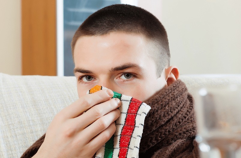 打嗝的时|打嗝停不下来怎么办还在用憋气的方吗去喝口水吧!