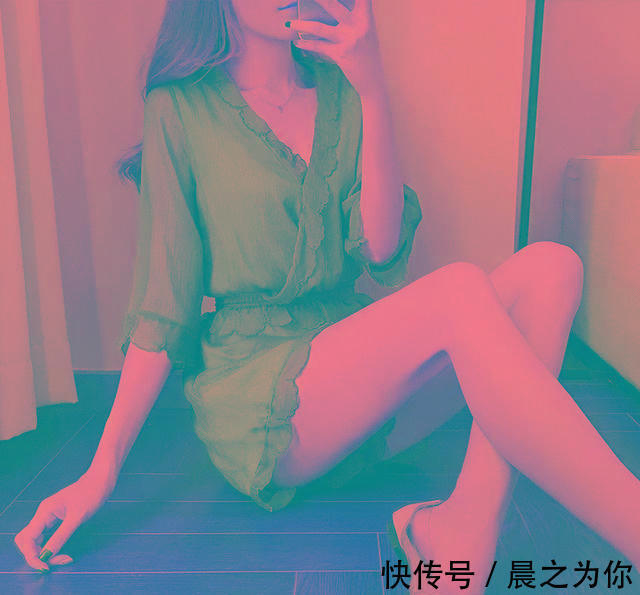 高跟鞋 薄款肉丝袜搭配粉色尖头高跟鞋, 去到哪里都是时尚焦点