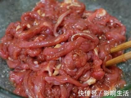 炒肉别再用淀粉了，学会加入2样，不管炒啥肉，鲜嫩入味，超好吃