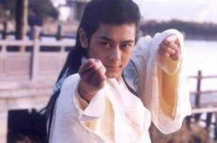 扫地僧$天龙八部12大顶级高手,萧峰只能垫底,第1武功胜过扫地僧