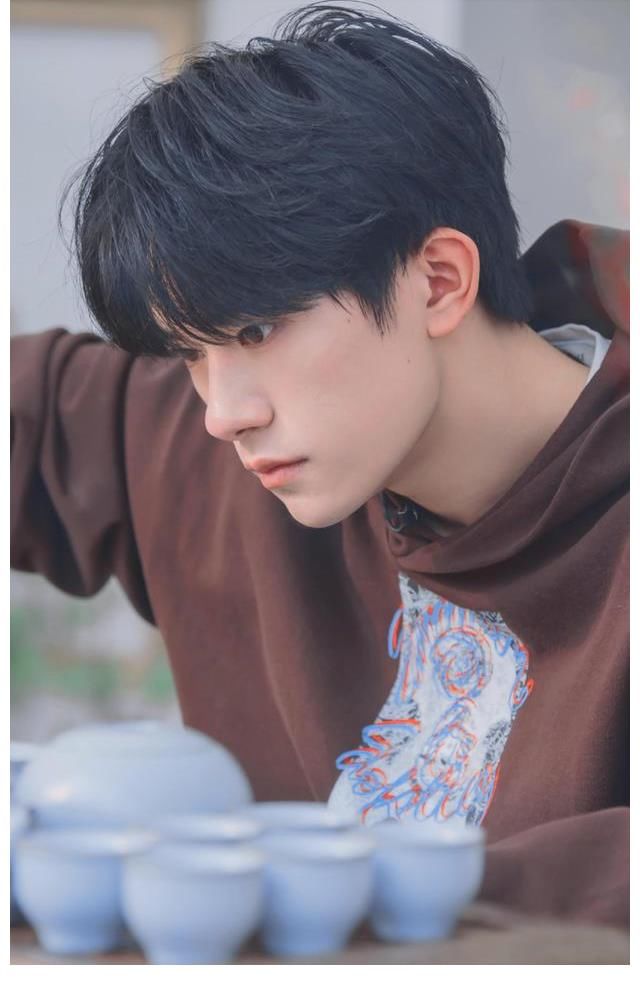 四个字|易烊千玺现身综艺荧屏，再现“四字”梗，但没想到是以这样的方式