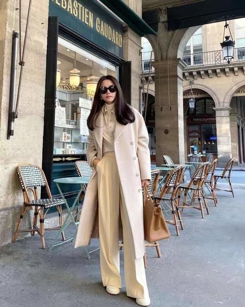 满心欢喜过新年，3种不同的“场合穿搭”，体面时髦讲究一样不少