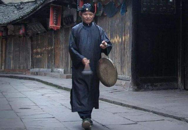 文澜海润工作室#乞丐行中有一个“肥差”,就是去打更,为何这个行当一般人做不了