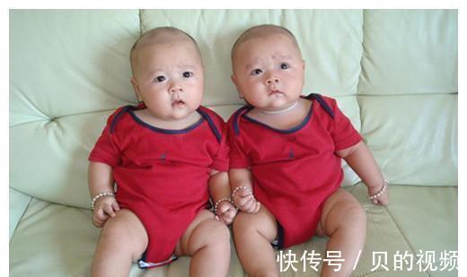 孩子|双胞胎女儿分开带,一个跟爸妈,一个跟奶奶,长大差距很明显