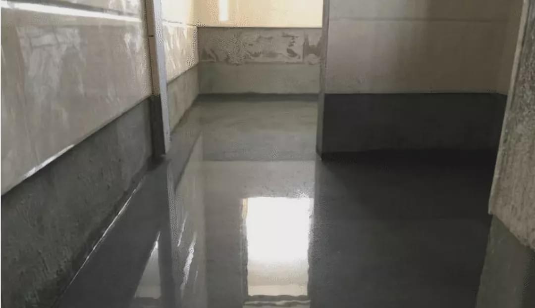 装修|卫生间贴砖,若发觉墙上“留白”,说明装修工靠谱,记得塞包烟!