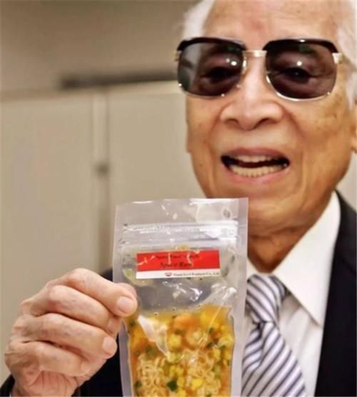 泡面|泡面创始人坚持每天吃泡面,60年过去了,看完现状,感觉受到欺骗
