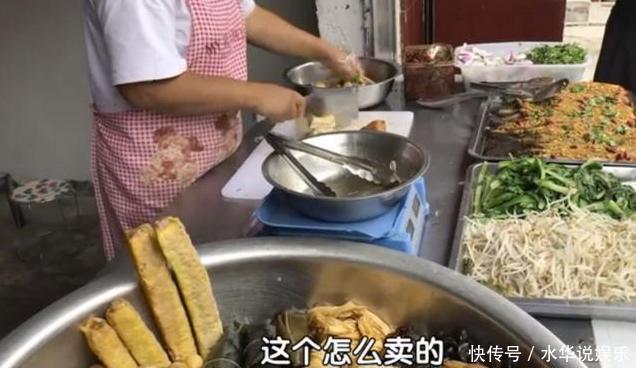 90后小姑娘卖小吃,5米的小摊1个大盘子,1天卖2小时月收入上万