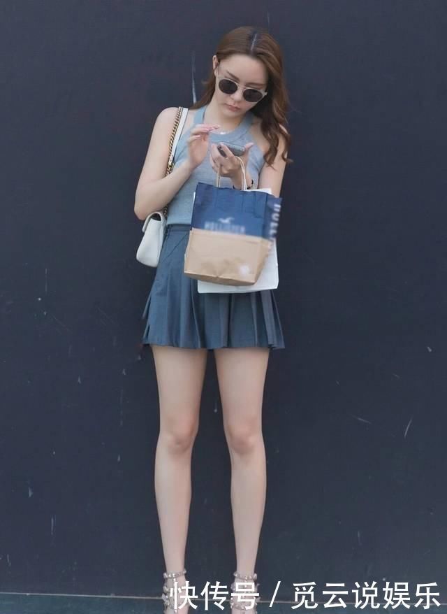 百分之|街拍美女这才是网友真正想要的小短裙,回头率百分之一万二