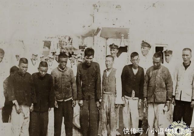 照片中|直击清末民初的中国海盗:船上有枪炮火力强大,图二是海盗女首领