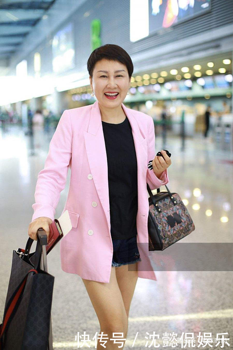 蕾丝|女人过了40岁,建议多穿这4个颜色的衣服,显年轻显气质