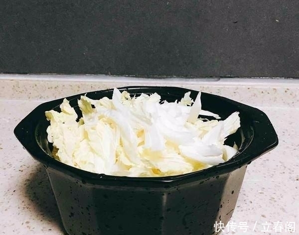 煮牛肉时,直接下锅煮是不对的,牢记两个诀窍,牛肉又软又烂