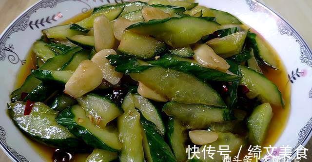 炝炒黄瓜|黄瓜的新做法，脆爽入味，做法简单，比拍黄瓜好吃多了！