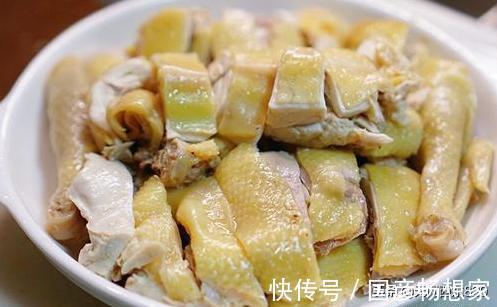 白切鸡|营养流失少好吃的鸡肉的方法,不炸不炒,香而不腻,拌饭吃完美