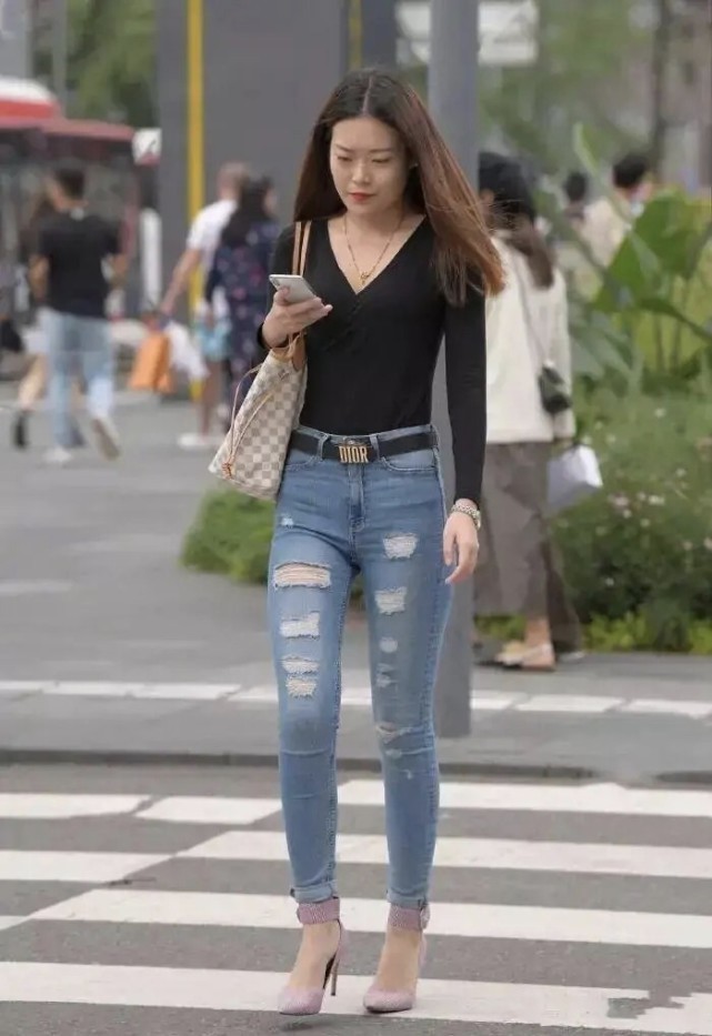 别样|还想啥呢牛仔裤才是“扛把子”,一年四季带你体验别样之美