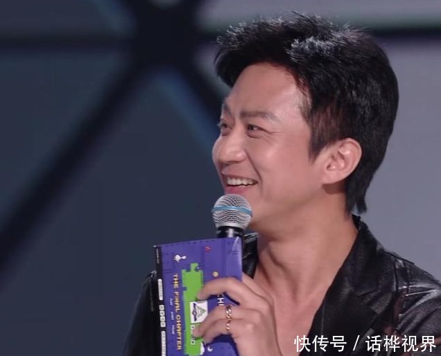 《创4》总决赛番外:吴海跳主题曲把鞋跳掉,何洛洛拿林墨的灯牌