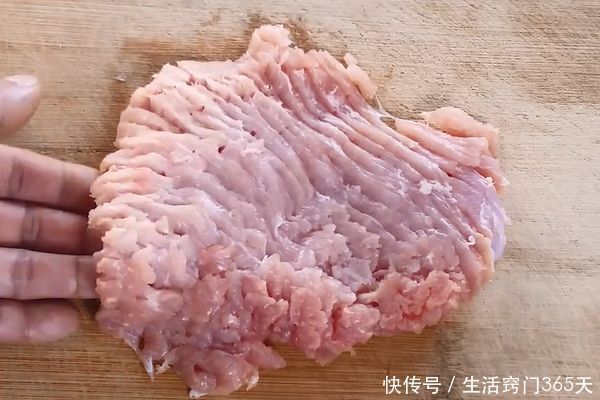 机器|剁肉馅原来这么简单,1分钟全剁好,省时又省力,比机器还快!