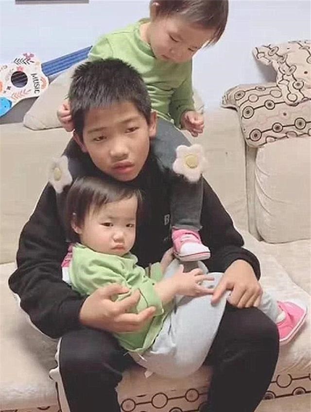 双胞胎|男孩想要个妹妹,妈妈一口气生下两个妹妹,男孩:还能退货吗?