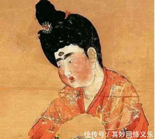  唐代女性好面妆，傅粉描眉、额间点缀，恰到好处的张扬与艳丽