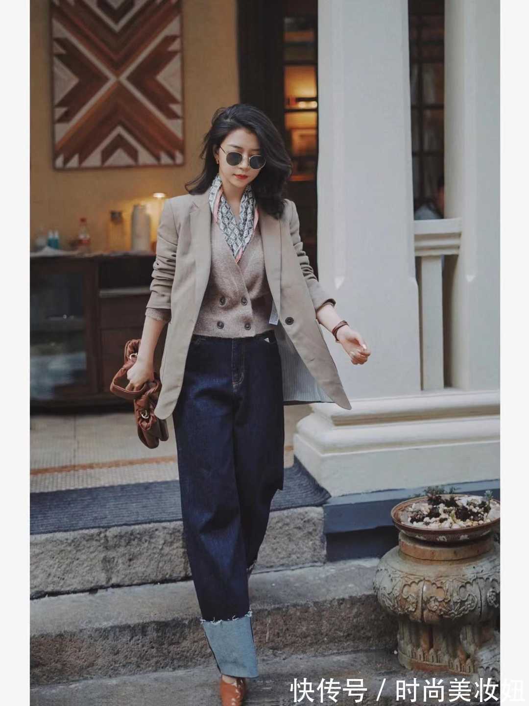 中年女人 真正懂打扮的中年女人,少不了一条“丝巾”,提升气质又洋气