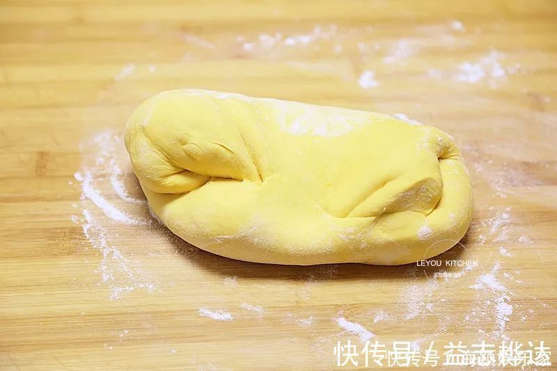 豆沙馅|多捏几下,豆沙包和花一样漂亮,过年端上桌,全家抢着拍照
