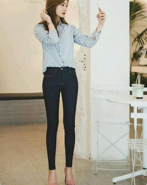 美女|漂亮的紧身牛仔裤小姐姐，时尚百搭，展现好气质！