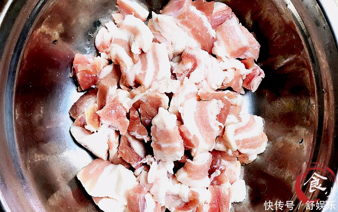 五花肉还在红烧试试这个秘制做法,入口即化,一上桌就被抢光