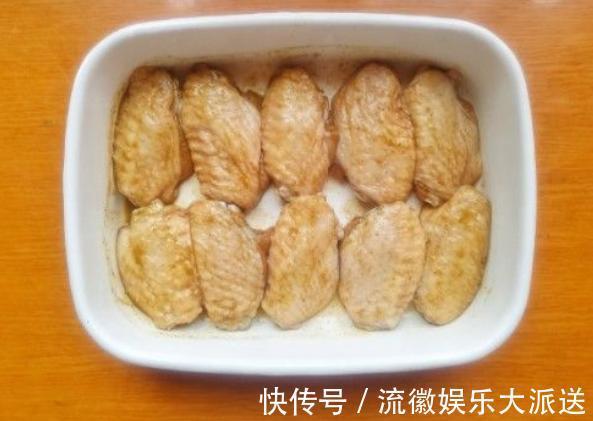 鸡翅最简单做法，不用油不用水，烤一烤色泽金黄更有食欲
