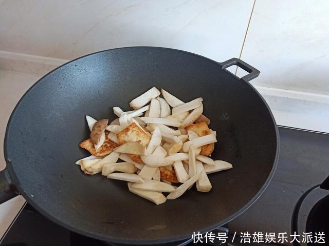  我家的极简晚餐，3个菜15分钟，好吃不贵又简单，吃得开心舒服