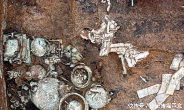 盗墓贼|一座三千年前的楚国墓葬，出土“手电筒”，为何让专家不忍直视