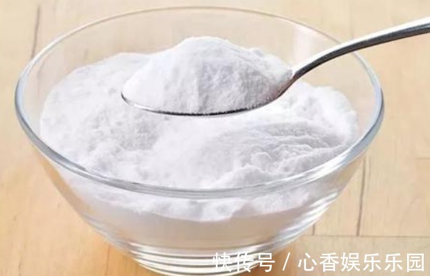 小苏打|“牙结石”用手抠无用功，专家教你1招，脏东西不久“哗哗”掉！