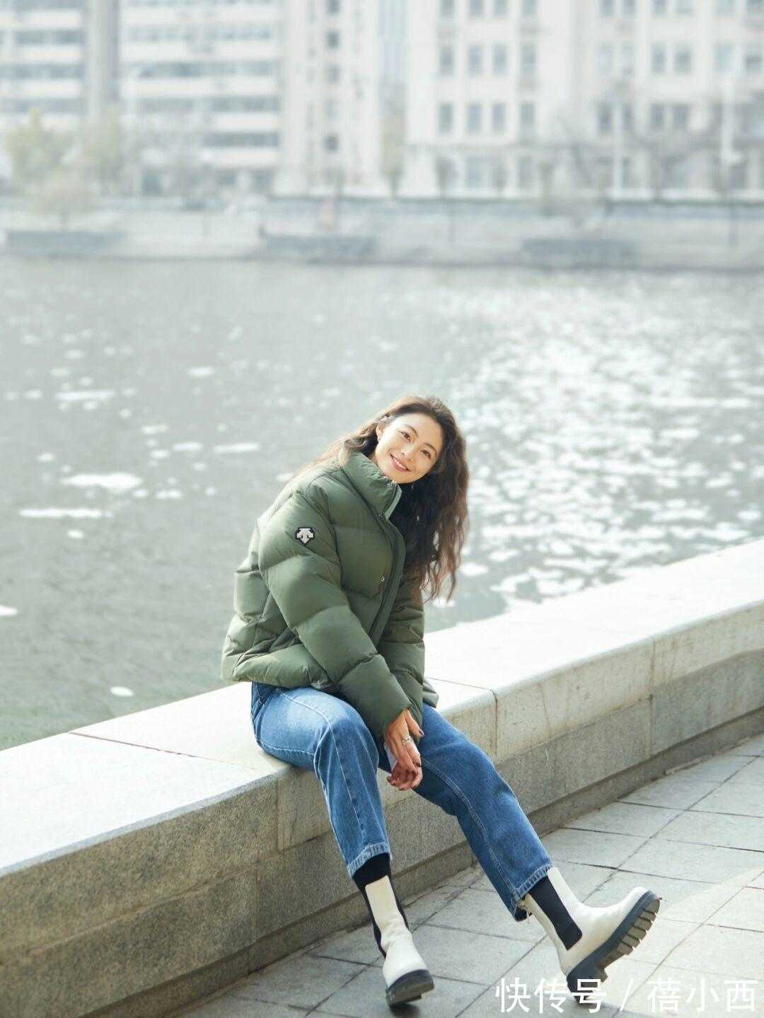 小白鞋|想穿羽绒服的女生看过来,分享4组极简风穿搭look,让你告别臃肿