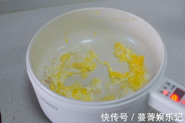 午饭|50岁阿姨午饭一人食，五彩炒饭丸子汤，不糊弄不凑合认真生活