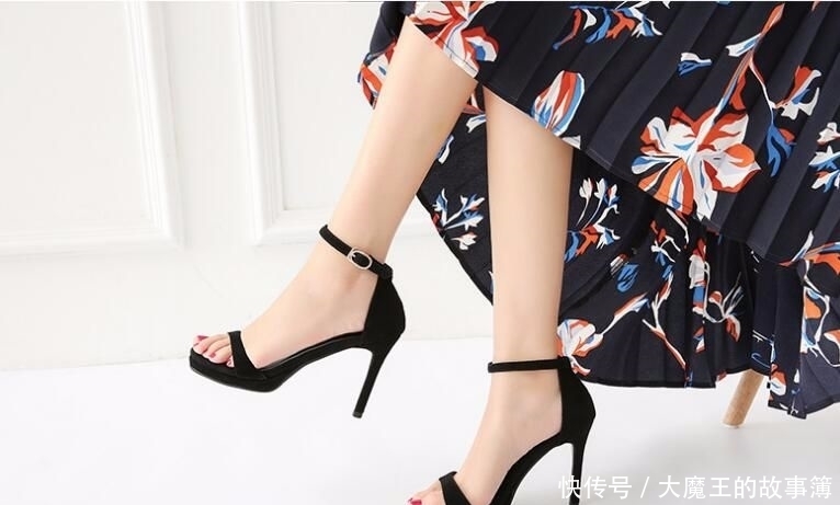 一字扣带凉鞋,显优雅迷人的气质,有温婉的淑女范儿