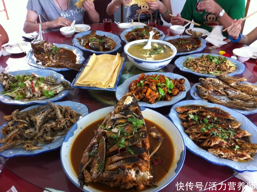 研究|吃鱼可以抗癌，远离疾病的风险？涉及15万的研究：有这个可能