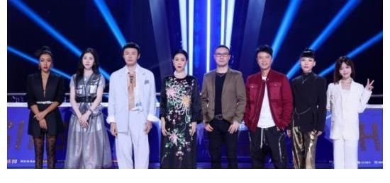 《中国好声音》最新人气榜，发条月亮稳居首位，前五冠军热门占三