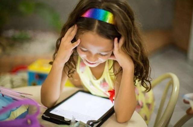 营养物质|最毁孩子视力的,不是你不让看的“手机”,也不是电视,而是它