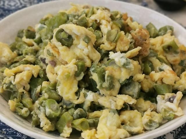 豆角|豆角别炒了，教你新吃法，翠绿爽口，鲜香滑嫩，上桌几分钟就光盘