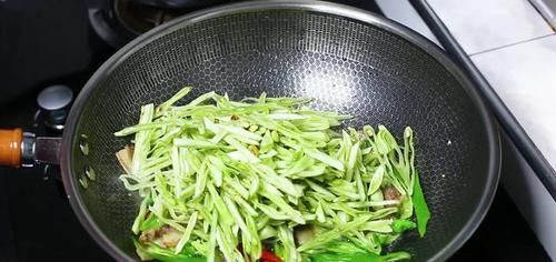  为啥饭店的炒扁豆那么好吃，原来大厨都是这样炒的，先收藏了