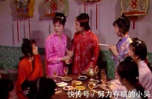 晴雯#为什么袭人说好歹留着麝月，却不要求留下秋纹？答案是血淋淋的