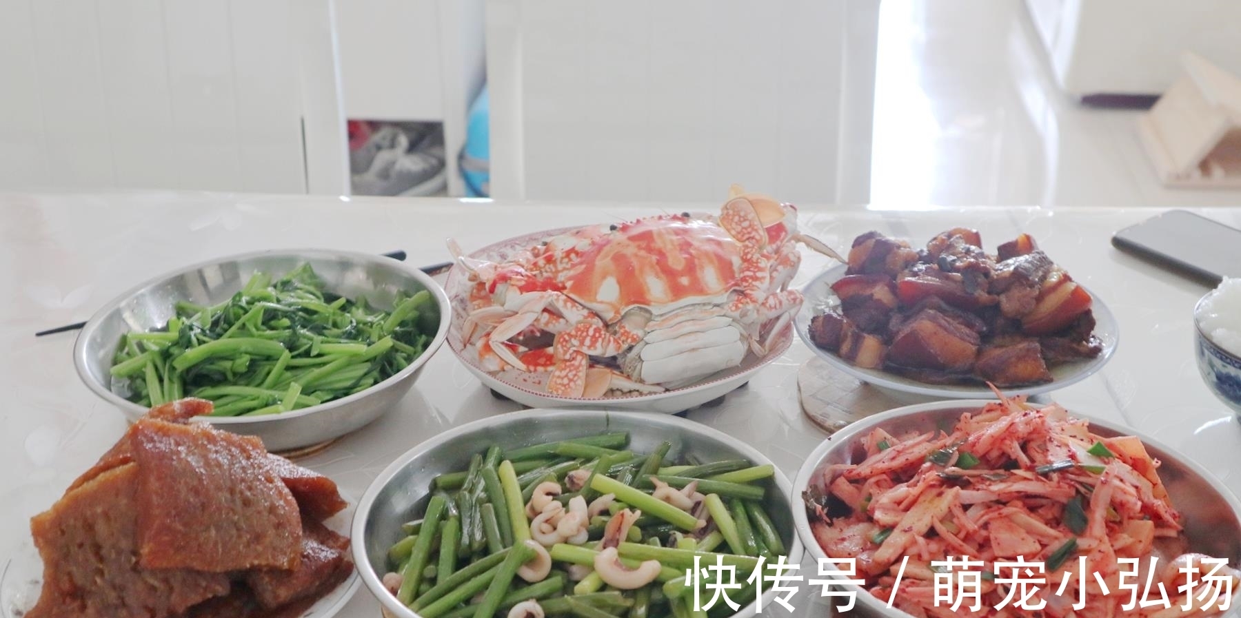 回娘家吃饭,弟媳回回抢着烧菜,晒到朋友圈,收到无数点赞