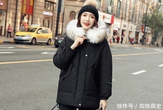 时髦|再说一次!羽绒服不要搭阔腿裤了,瞧她这样穿,性感又时髦!